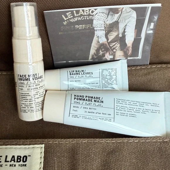 LE LABO Singapore Business Class Amenity Kit - Picture 2 of 8